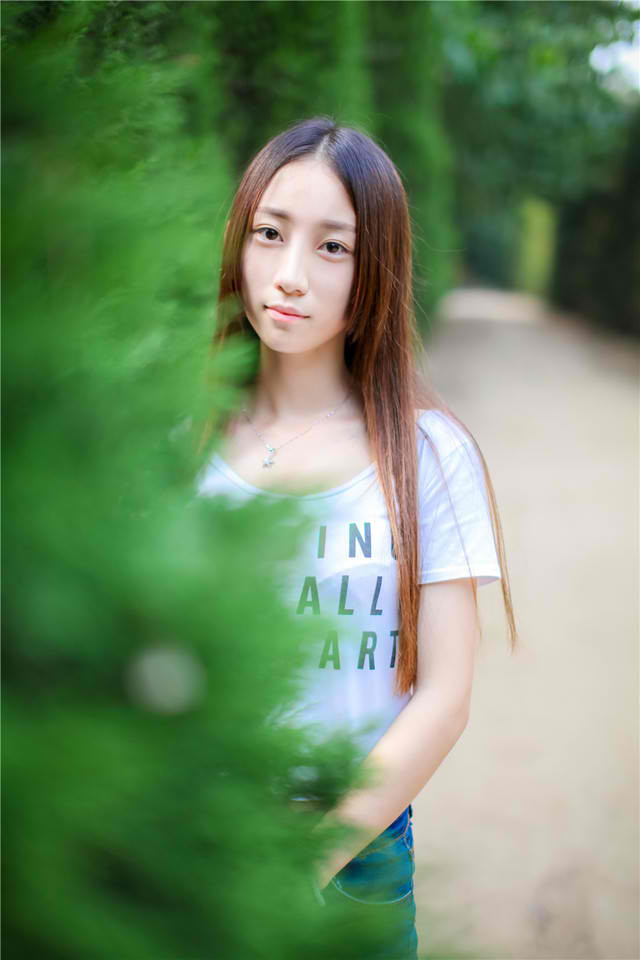 美女任你摸